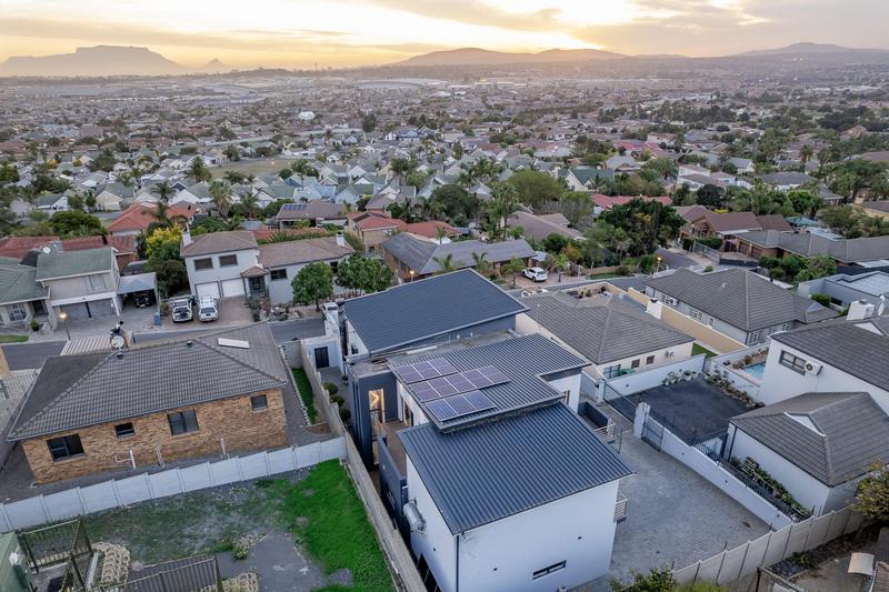4 Bedroom Property for Sale in Kaapsig Western Cape